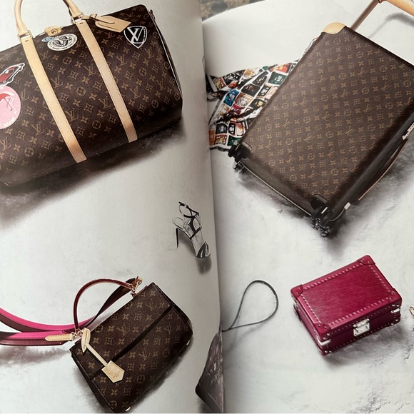 Authentic Louis Vuitton 2016-2017 Holiday Issue Book - Picture 7 of 17